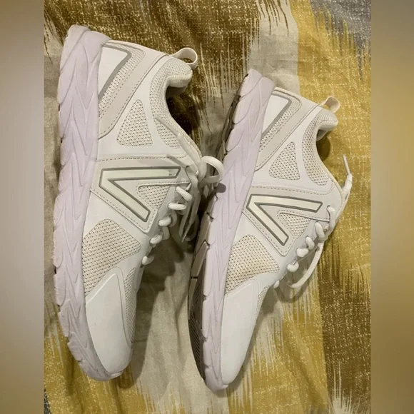 Vionic White Women's Sneakers 8 - Picture 1 of 8